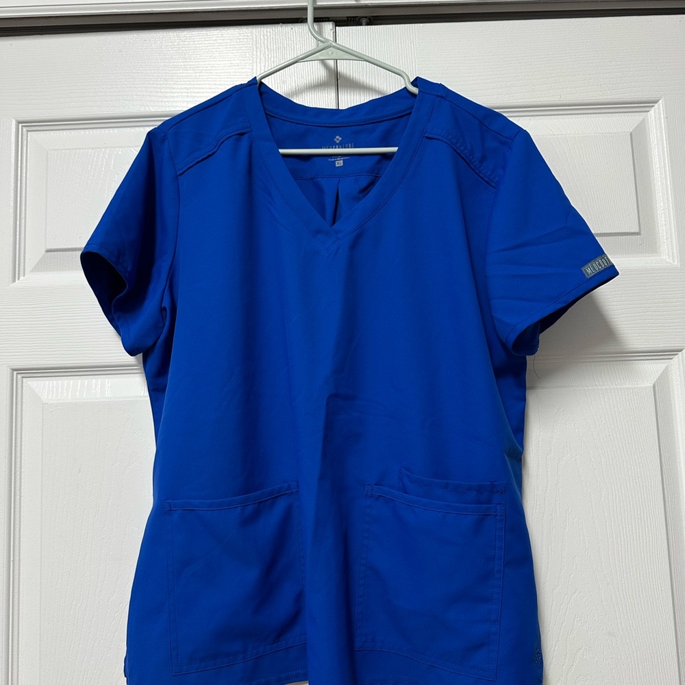 Medcouture Blue Women's scrub Top and bottom